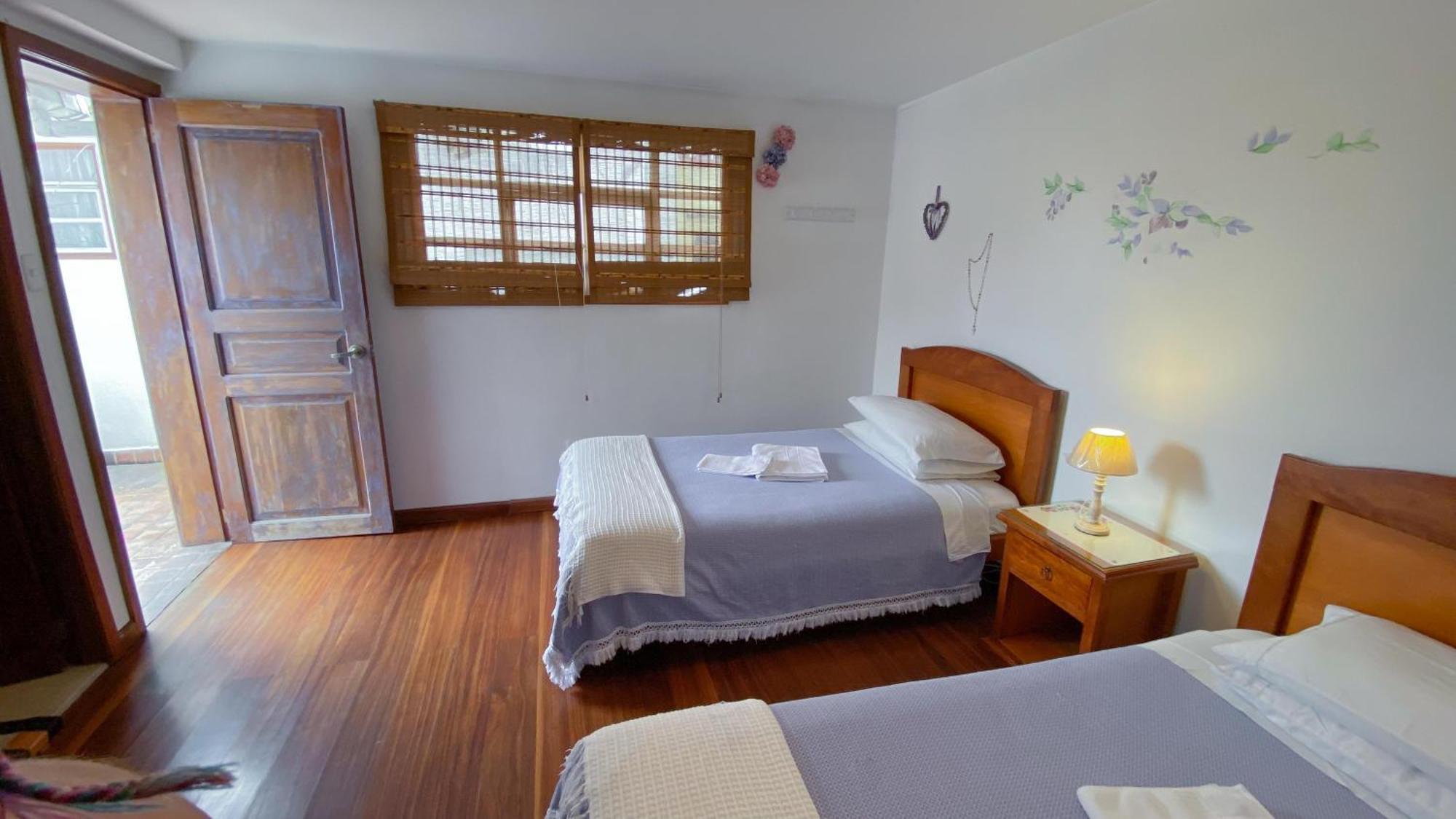 Sakti Hostal B&B Quito Buitenkant foto