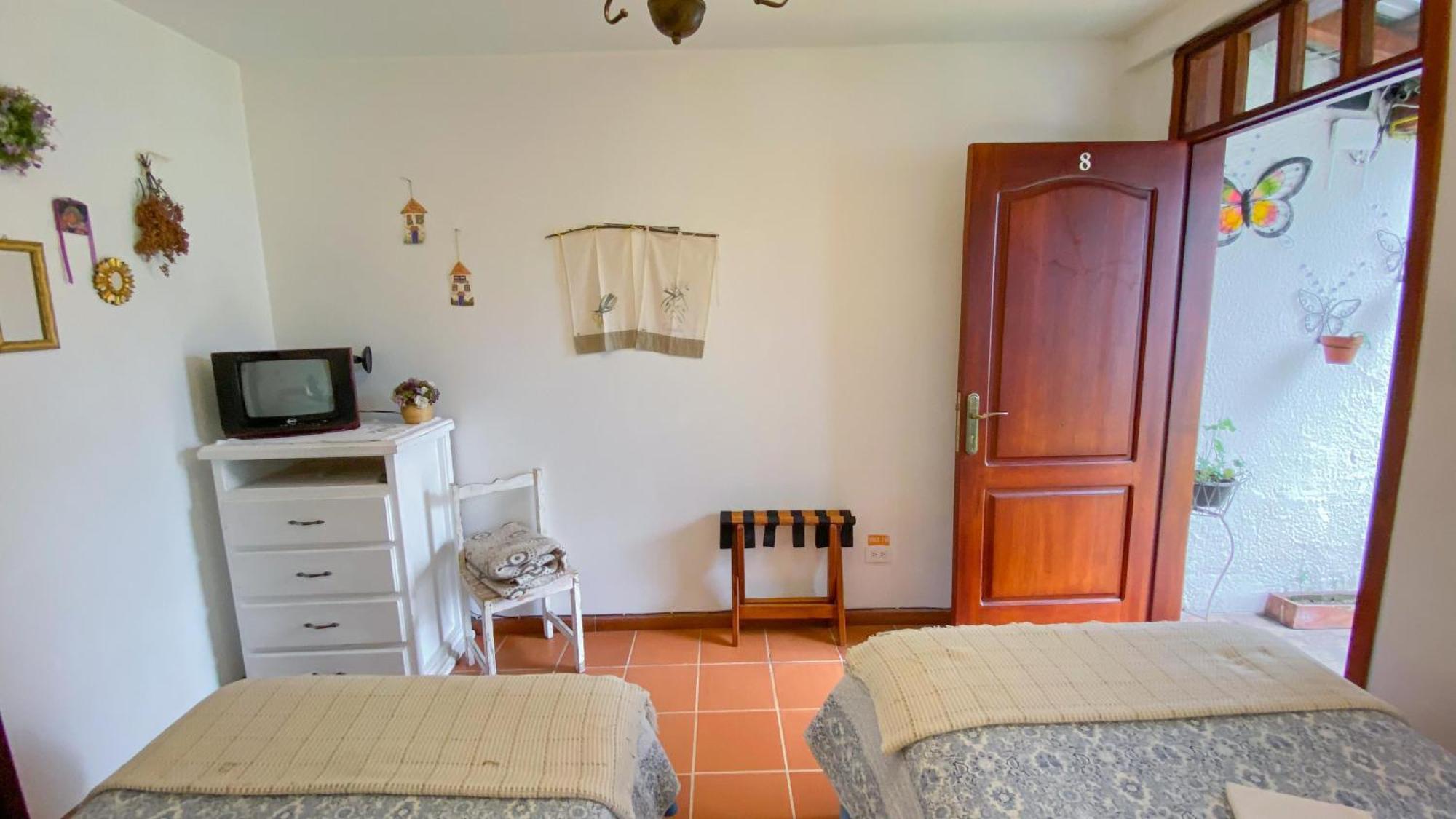 Sakti Hostal B&B Quito Buitenkant foto