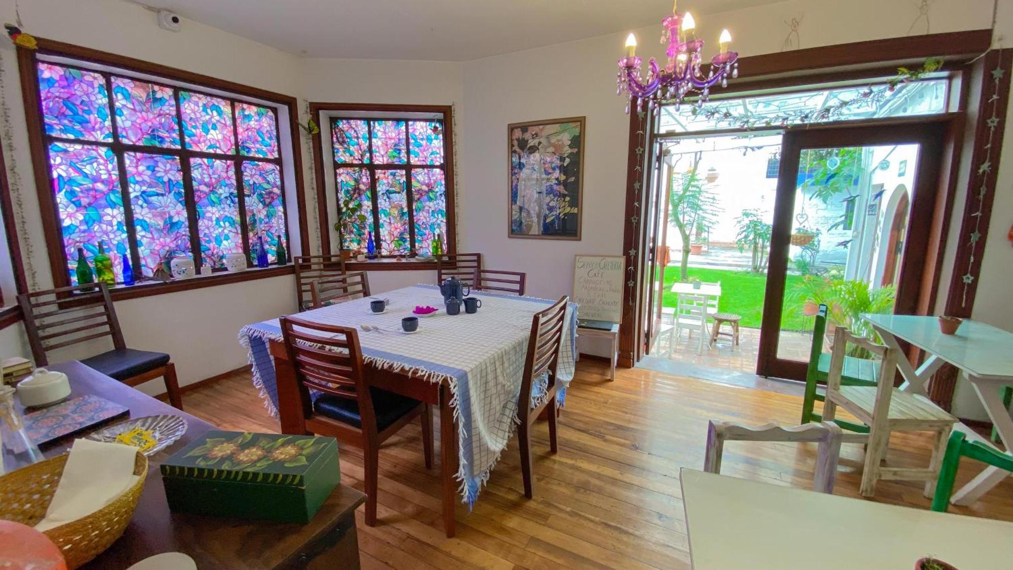 Sakti Hostal B&B Quito Buitenkant foto