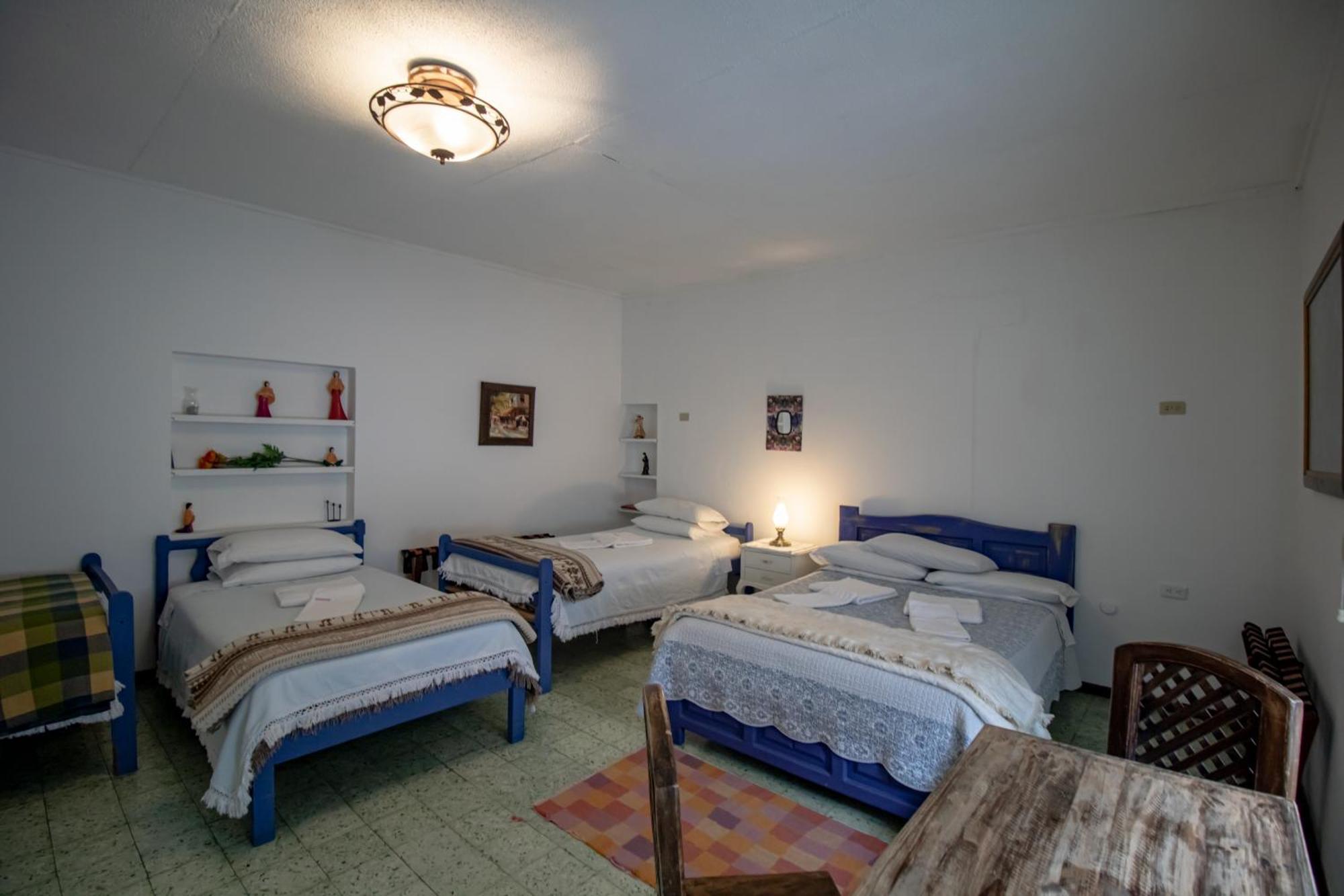 Sakti Hostal B&B Quito Buitenkant foto