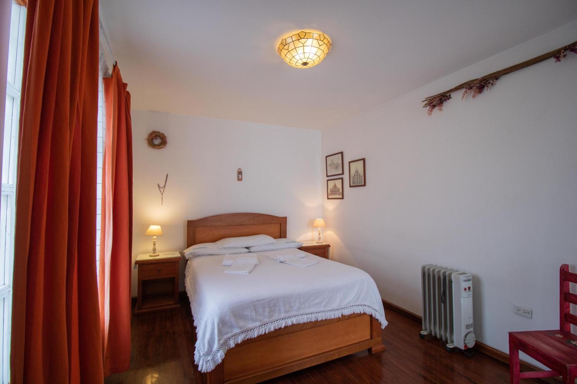 Sakti Hostal B&B Quito Buitenkant foto