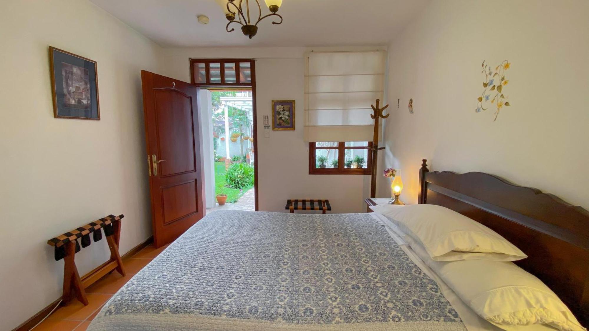 Sakti Hostal B&B Quito Buitenkant foto