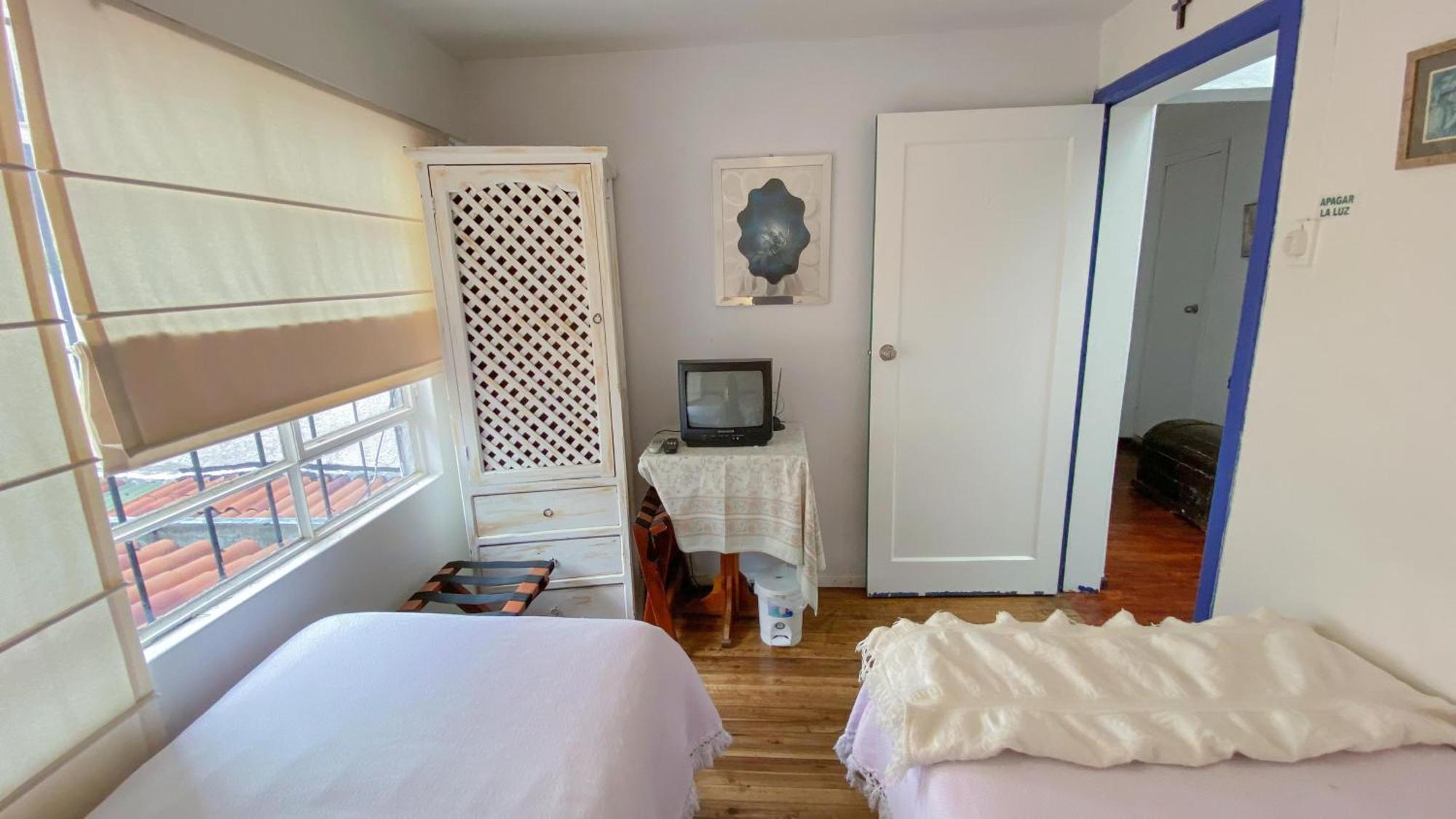 Sakti Hostal B&B Quito Buitenkant foto